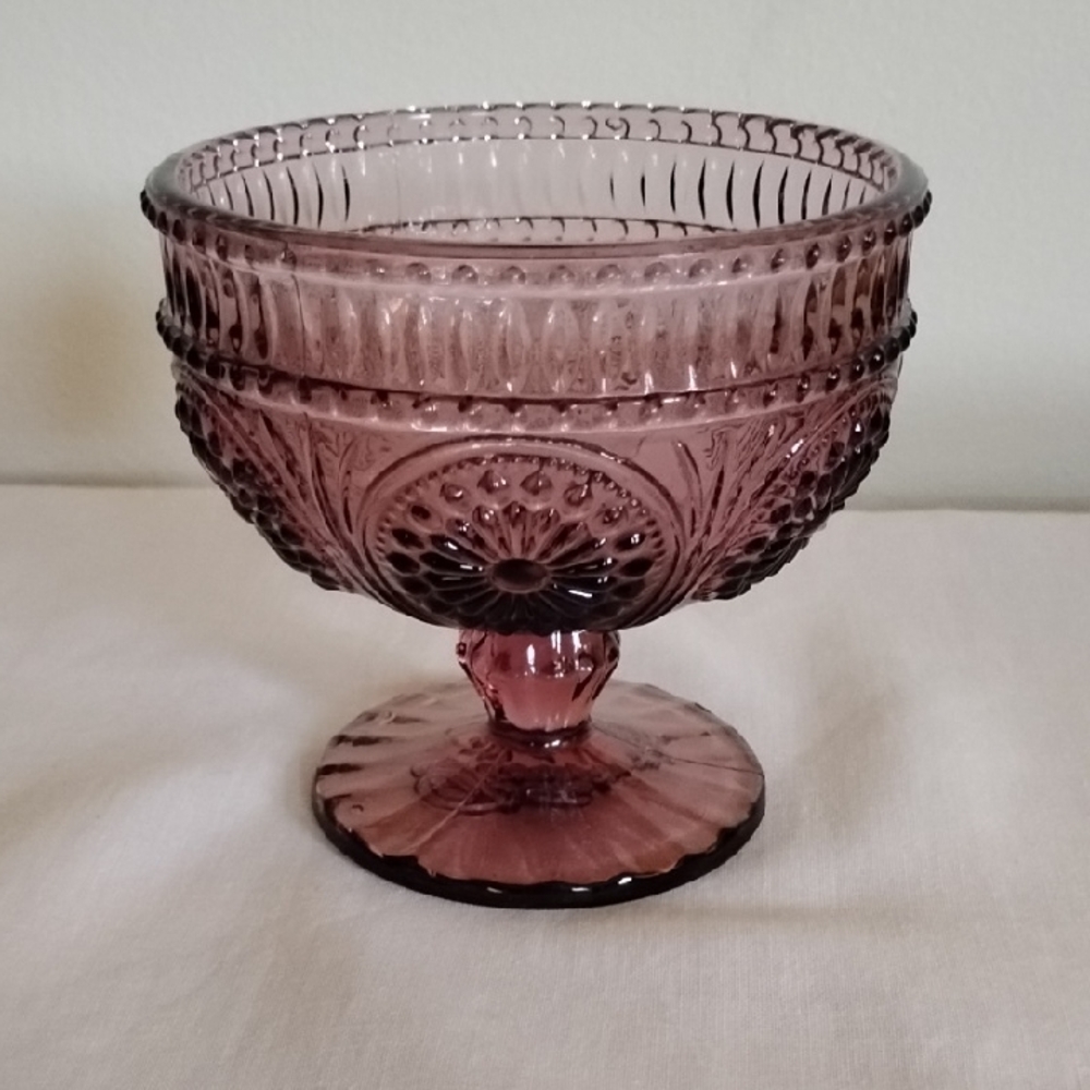 PIONEER WOMAN ADELINE PLUM FOOTED EMBOSSED GLASS DESSERT OR SUNDAE CUP - Picture 1 of 8